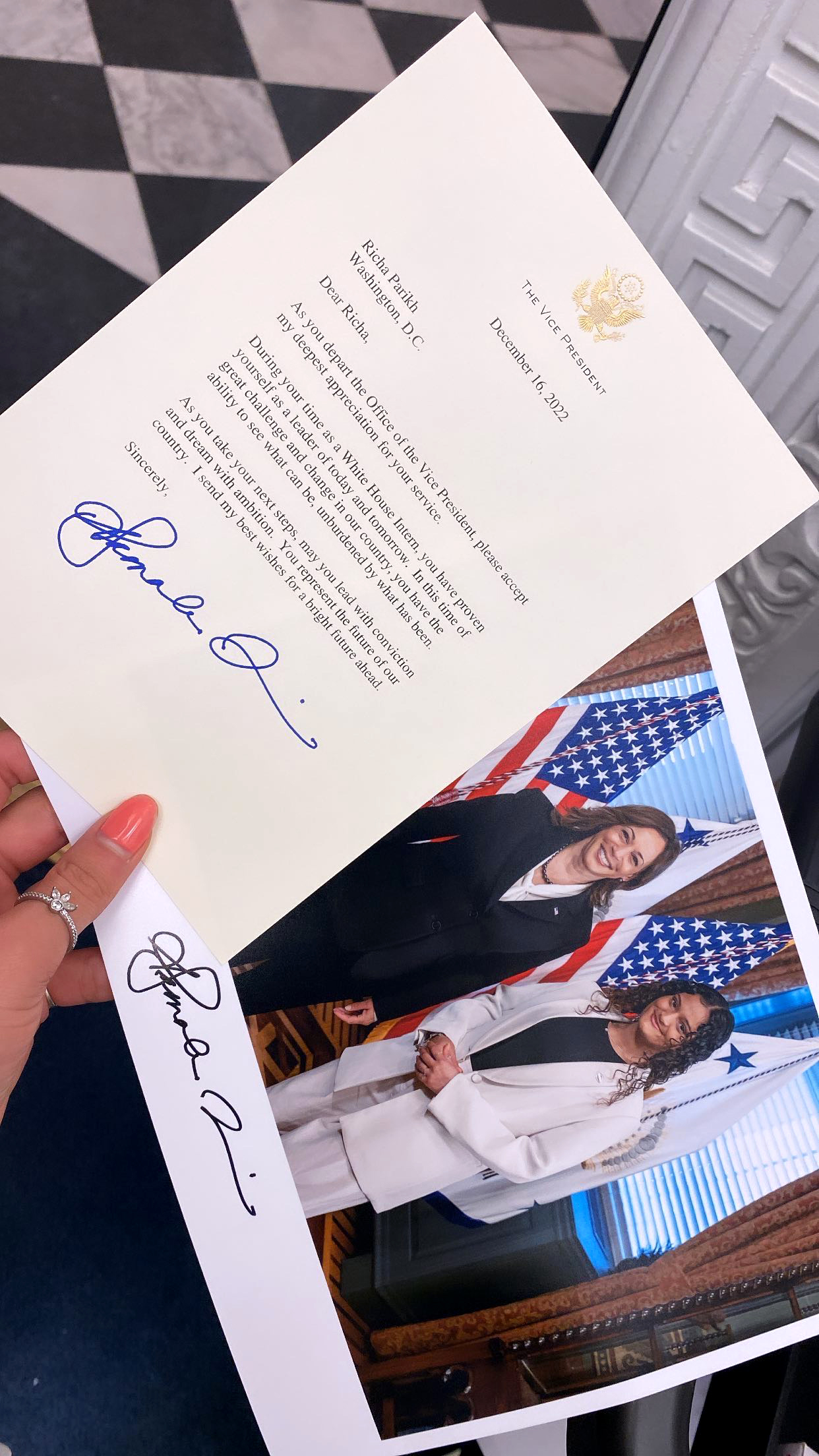 Richa Parikh ’24 posing with Vice President Kamala Harris.