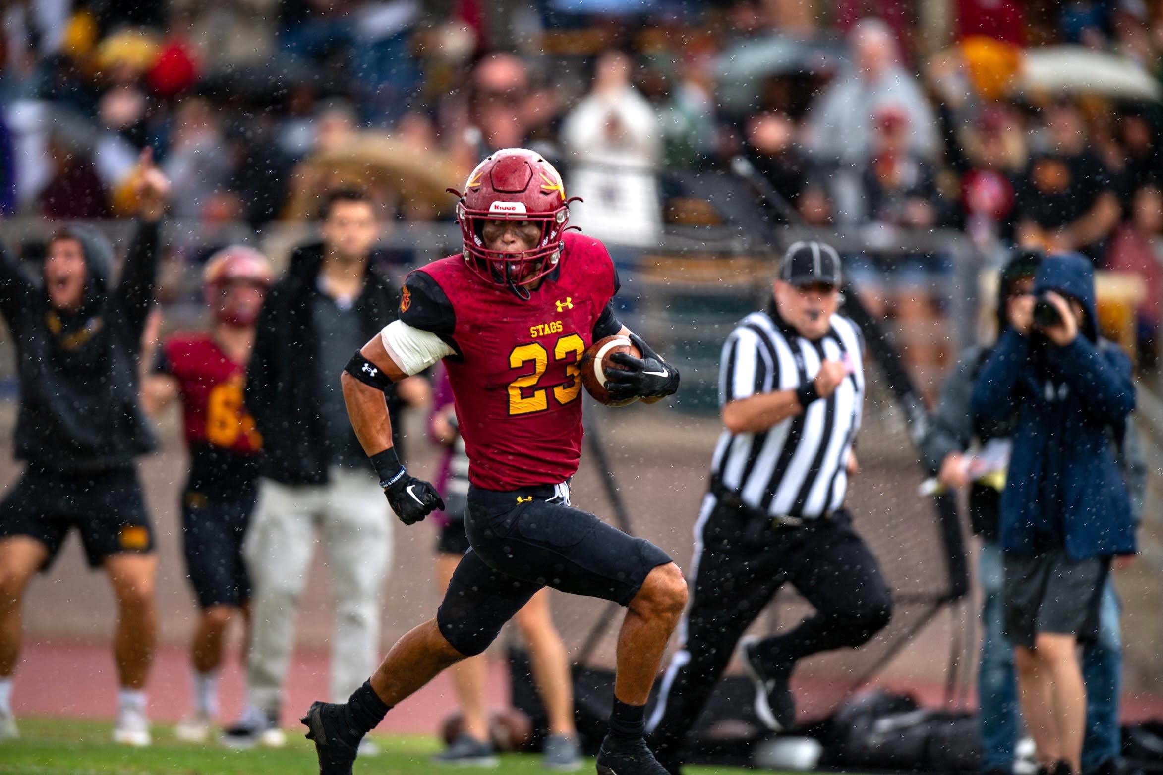 Nathanio Bright ’25 playing football.