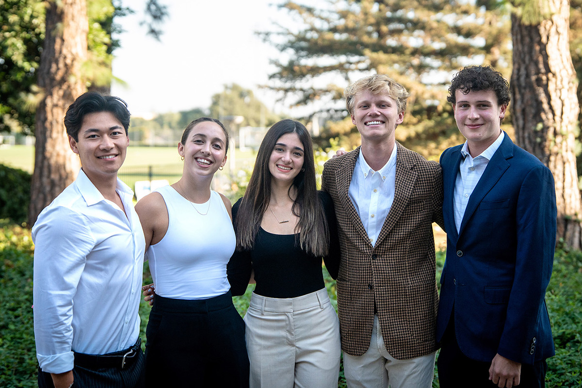KLI students posing together during the KLI Board Dinner.