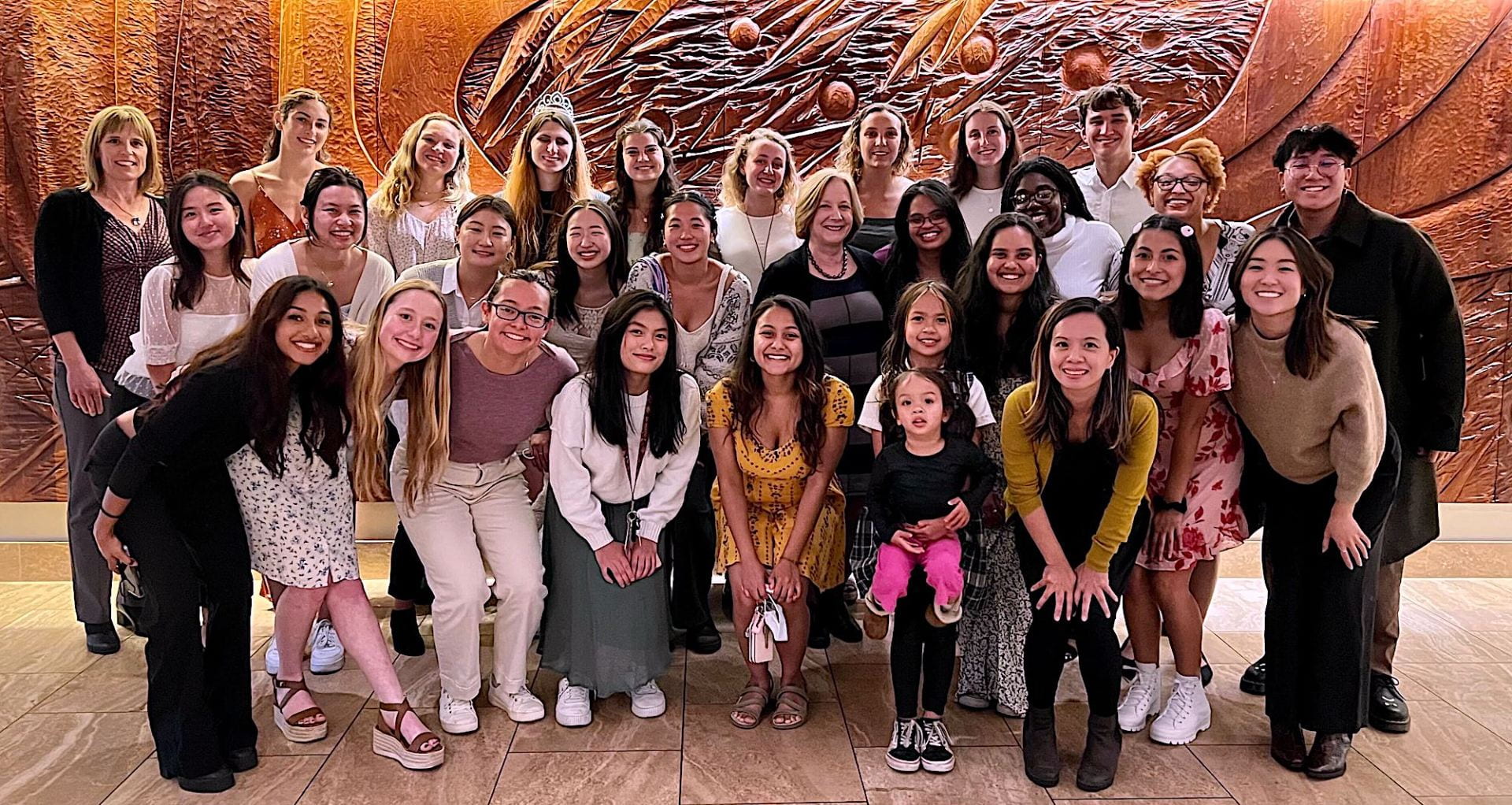 Berger Institute students and staff gathering for a photograph at an athenaeum dinner. 