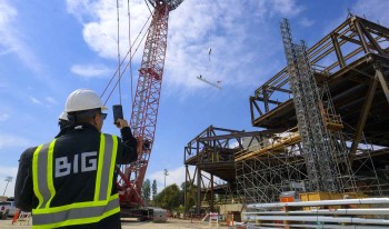 Topping out ceremony for the Robert Day Sciences Center.