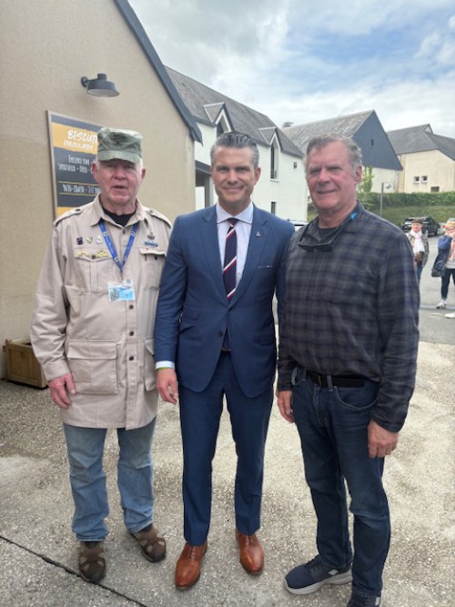 Keith Nightingale ’65 (left) with Robin Bartlett ’67.