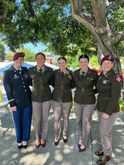 Robin (left) with other servicewomen.
