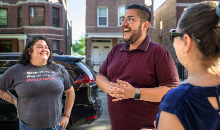 Carlos Rivas speaking to students