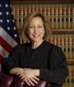 Hon. Suzanne Horenstein Segal ’82, P’18